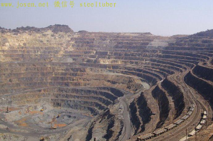 馬鞍山鋼鐵公司南山露天鐵礦，使用鐵路電機(jī)車運(yùn)輸.jpg